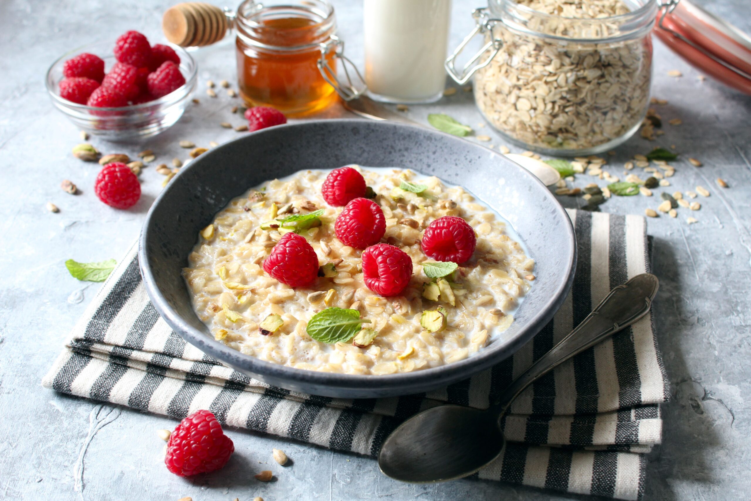 Haferflocken mit ein paar Himbeeren